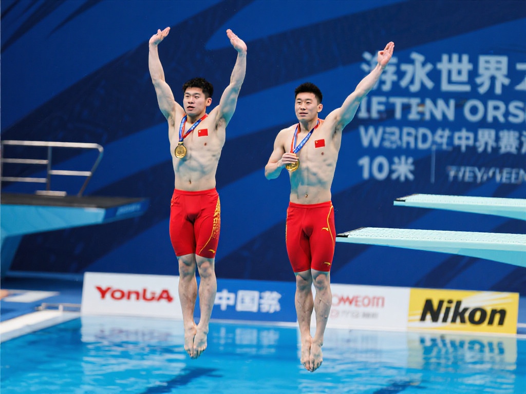 跳水世界杯总决赛程子龙朱子锋男子双人10米台勇夺冠军 在令人屏息以待的跳水世界杯总决赛中,中国